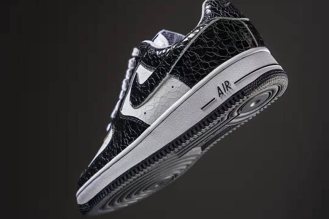 Nike Air Force 1 Low Cracked Leather “Black”